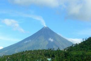 Active volcano Mount Mayon as seen from the Legaspi Airport in September 2013. Image: NOAA/CC BY.