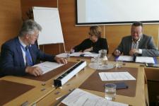 H.E. Gerhard Küntzle, Permanent Representative of Germany to the United Nations (Vienna); UNOOSA Director Ms. Simonetta Di Pippo; and Prof. Klaus Greve from the Centre for Remote Sensing of Land Surfaces (ZFL) at the University of Bonn.