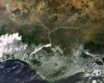 This Envisat image highlights the lower Niger River system in the West African country of Nigeria, where the Niger River (left) and the Benue River merge. Image: ESA