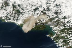 Ash from Chaparrastique volcano eruption carried downwind on 29 December 2013