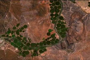 Central-pivot agricultural fields along the Orange River in South Africa. Image: contains modified Copernicus Sentinel data (2016), processed by ESA.