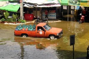 Flooding in the Pak Kret area of Bangkok, Thailand in 2011. Image: Philip Roeland/Flickr.