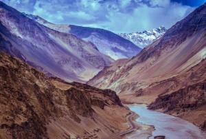 Runoff water of melting glaciers in the Himalayas. Image: Suket Dedhia.