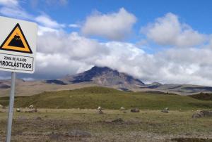 Sign warning of volcanic activity in Ecuador. Image: DLR (CC-BY 3.0).