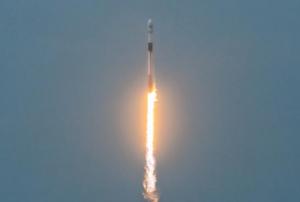 A SpaceX Falcon 9 rocket launches the SAOCOM 1B satellite. Image: Manuel Mazzanti/CONAE