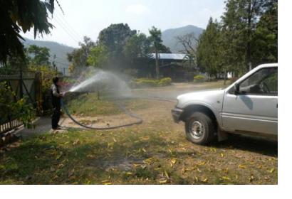 A firefighter demonstrates water hose in Makwanpur district (Image: ICIMOD)