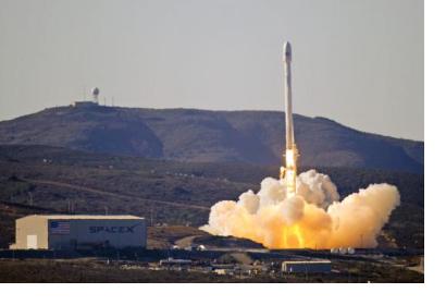 A launch of Falcon 9 in September 2013 (Image: U.S. Air Force)