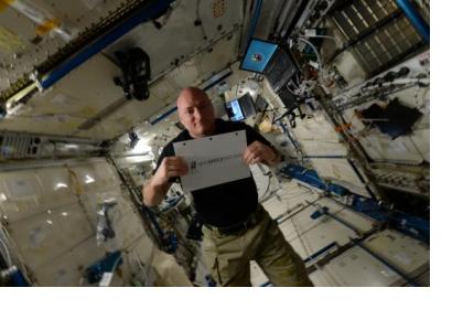 Astronaut Scott Kelly will post the winning picture of the month in Instagram from the ISS