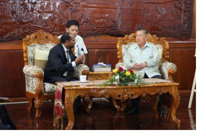 UN-SPIDER officer Shirish Ravan with the Minister of Agriculture of Lao PDR