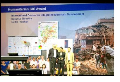 Basanta Shrestha (in the middle), ICIMOD's Director of Strategic Cooperation, receiving the Award in San Diego (Image: ICIMOD)