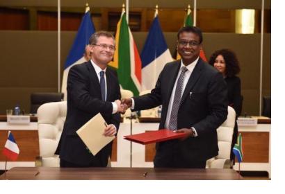 Jean-Pascal Le Franc,CNES Director of Planning, International Relations and Quality and Dr Valanathan Munsami, CEO of SANSA signing the MoU