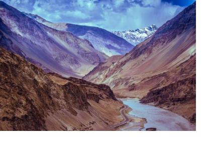 Runoff water of melting glaciers in the Himalayas. Image: Suket Dedhia.